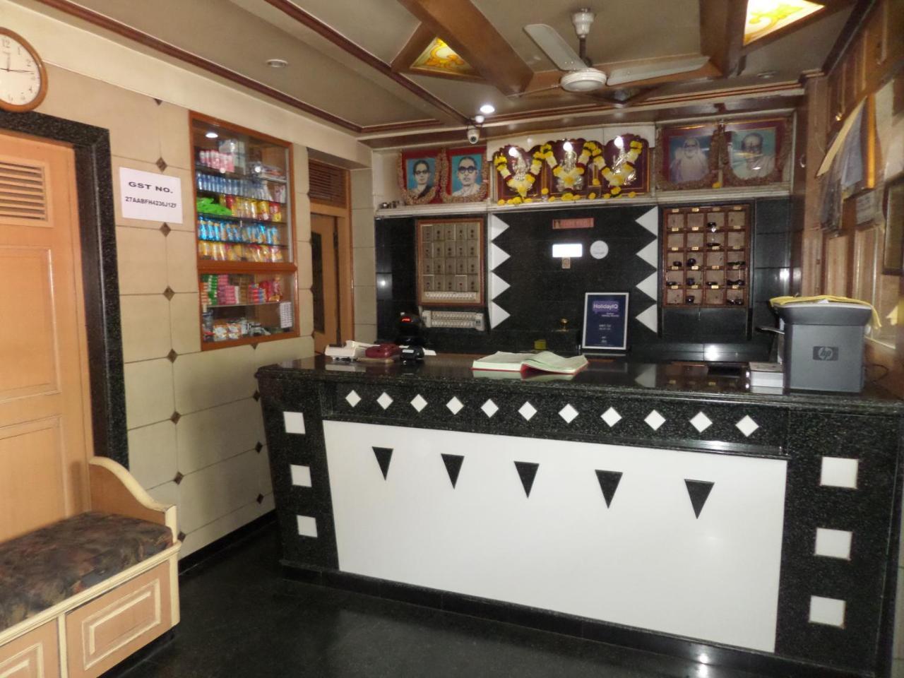 Hotel Padma Nashik Buitenkant foto