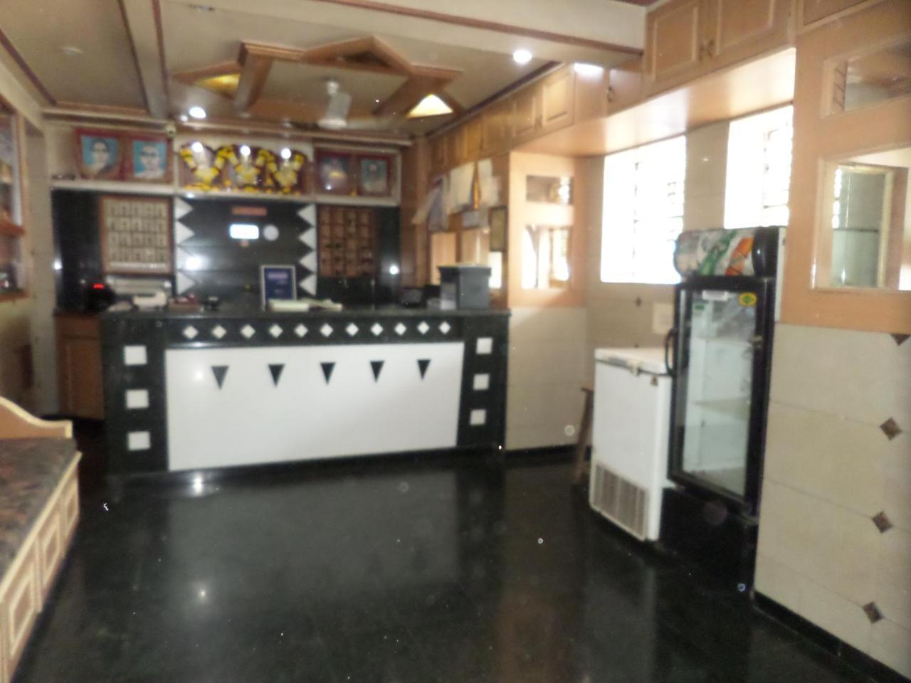 Hotel Padma Nashik Buitenkant foto