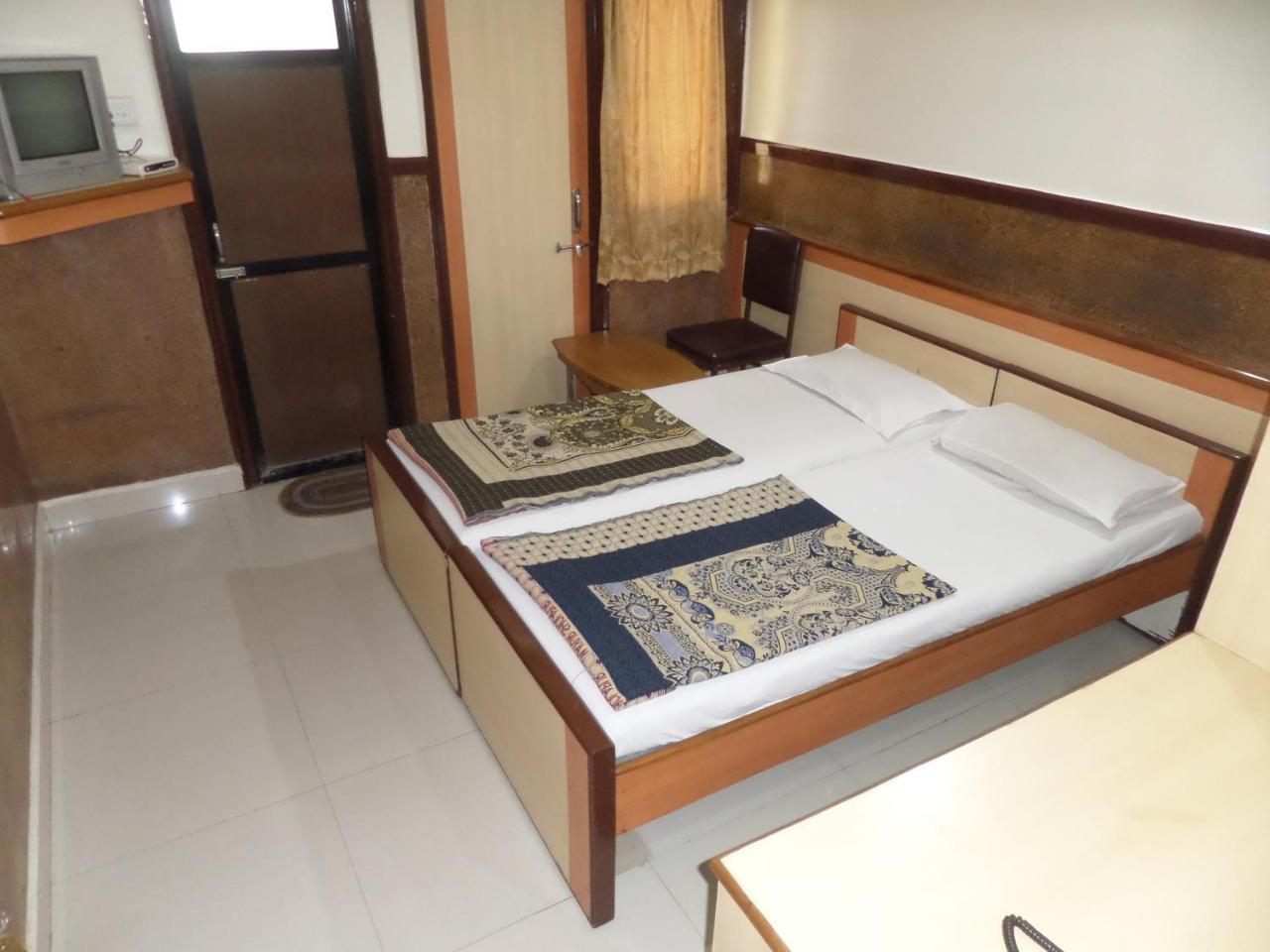 Hotel Padma Nashik Buitenkant foto
