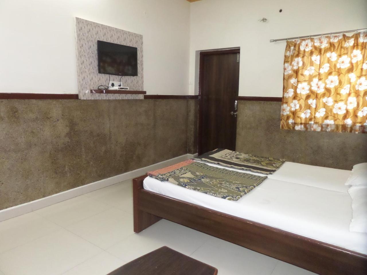 Hotel Padma Nashik Buitenkant foto