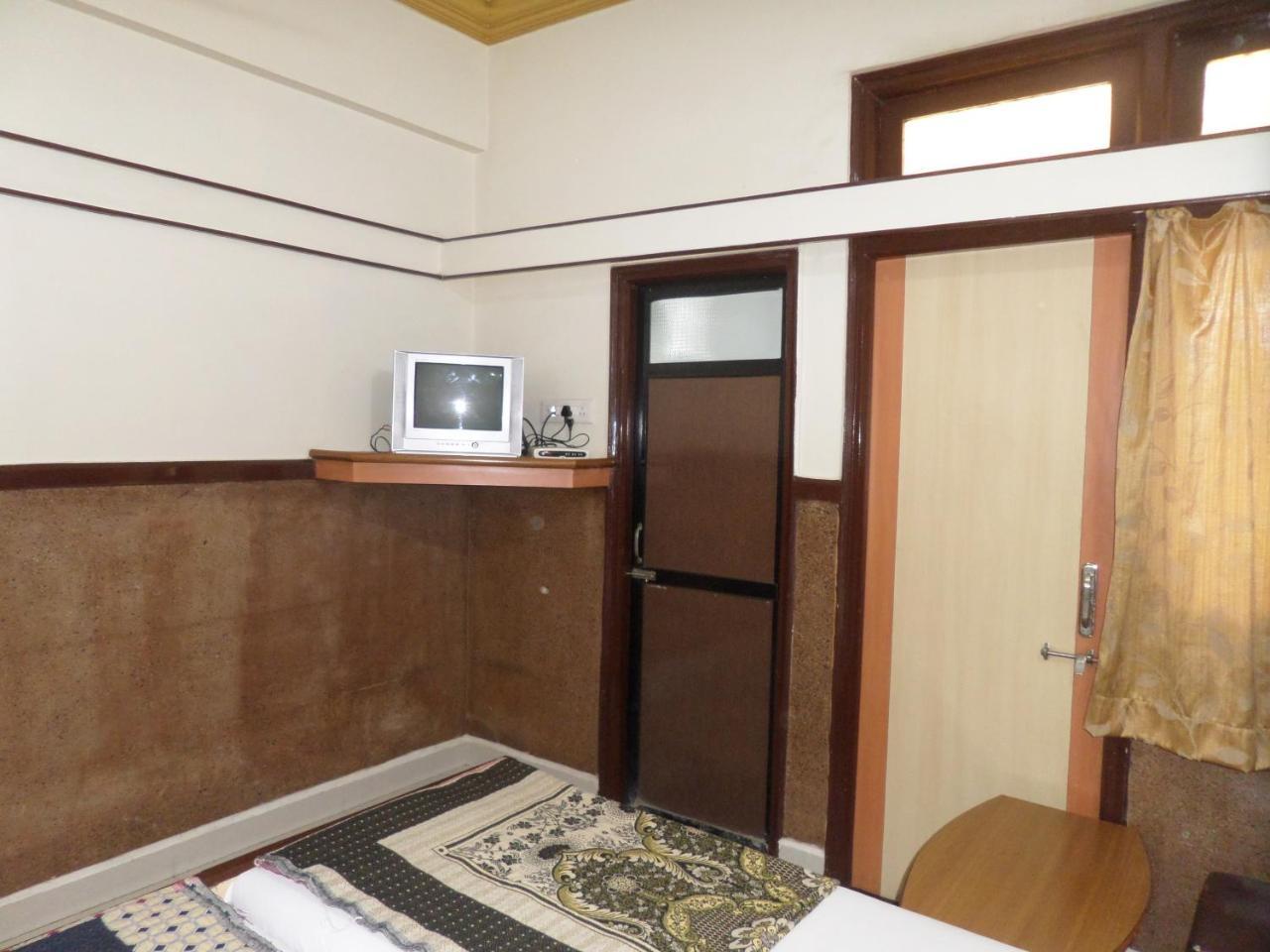 Hotel Padma Nashik Buitenkant foto