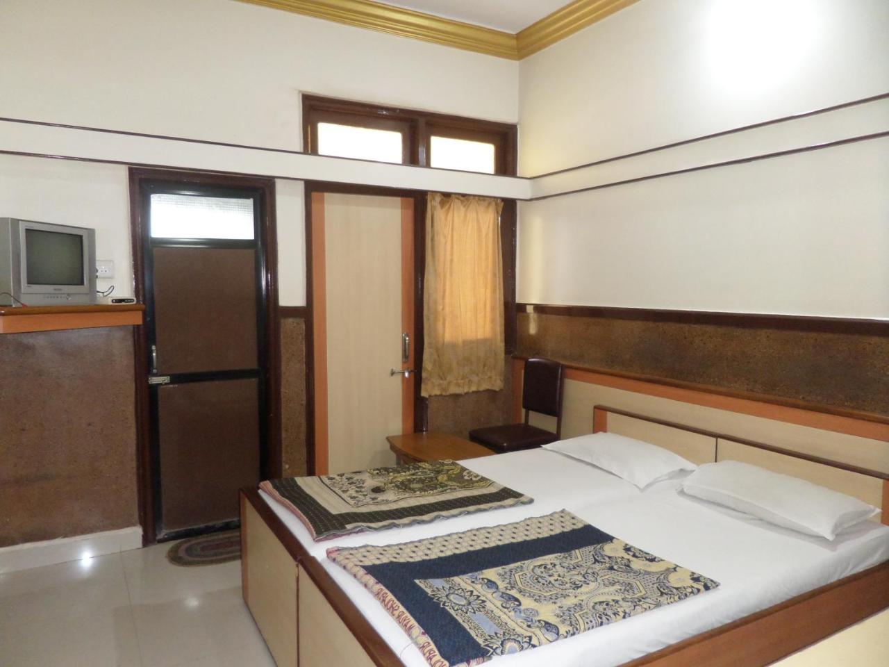 Hotel Padma Nashik Buitenkant foto