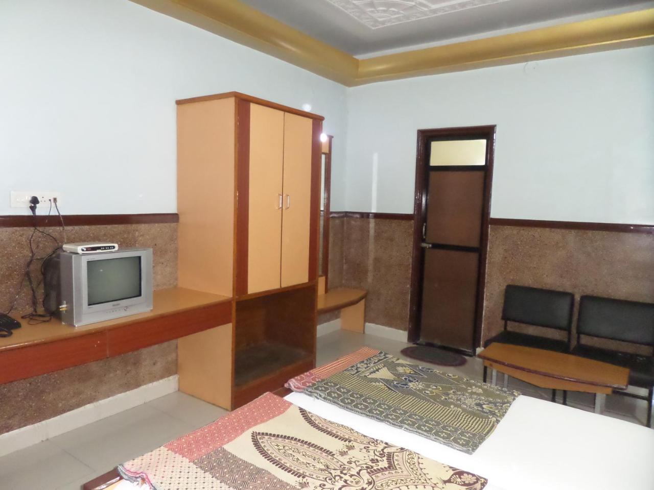 Hotel Padma Nashik Buitenkant foto