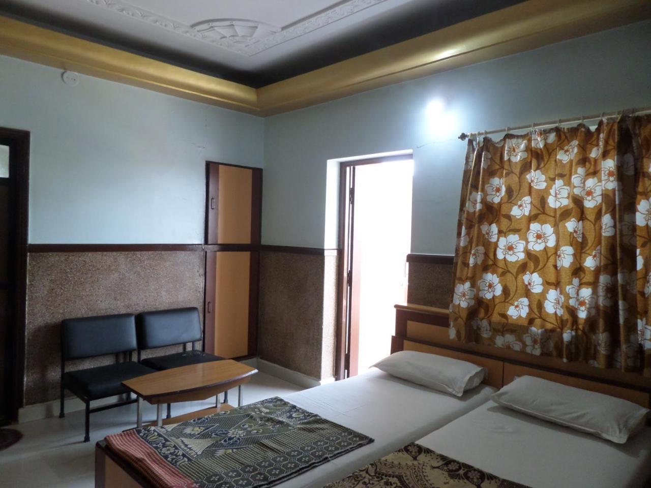 Hotel Padma Nashik Buitenkant foto